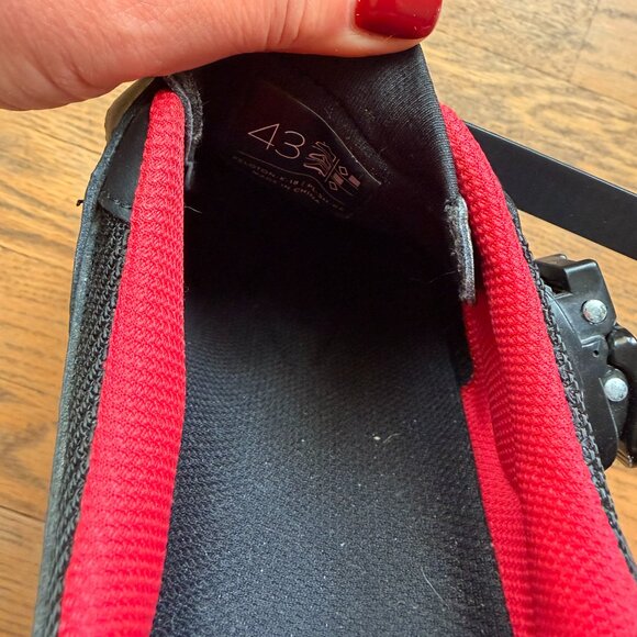 Peloton Shoes Unisex | Black & Red | Size 43 / Men's 10 / Women's 12 | Good Used - Picture 7 of 10